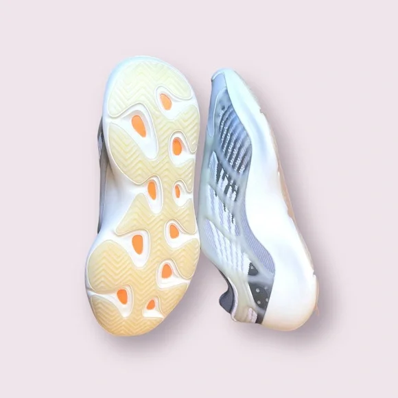 adidas gazelle silver green womens Adidas Yeezy 700 V3 Fade Salt - ID1674